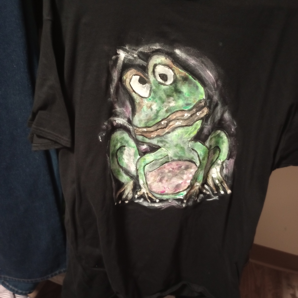 2 Xl Gildan Black T-Shirt with Green Frog Design